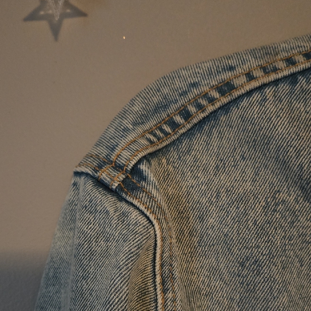 Cropped Distressed Denim Jacket - Picture 8 of 16